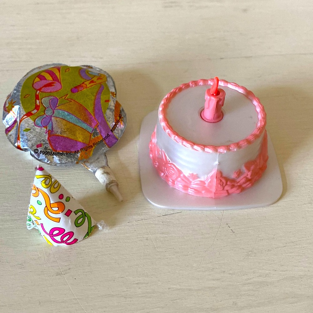 1998 Birthday Party Barbie Accessories